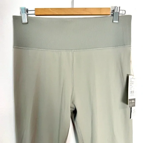 NWT-Vuori Rib Studio Legging Size XL
Women's Color-Eucalyptus - Picture 7 of 7